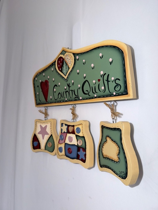 Other - Country Quilts Decorative Wall Hanging in Green, Yellow and Red 10x12 inches